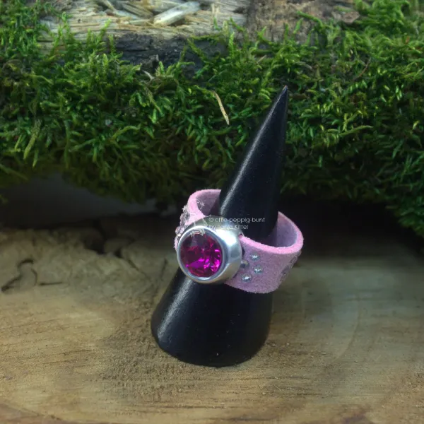 Damenring mit Stoff-Band rosa und Swarovski-Stein breit