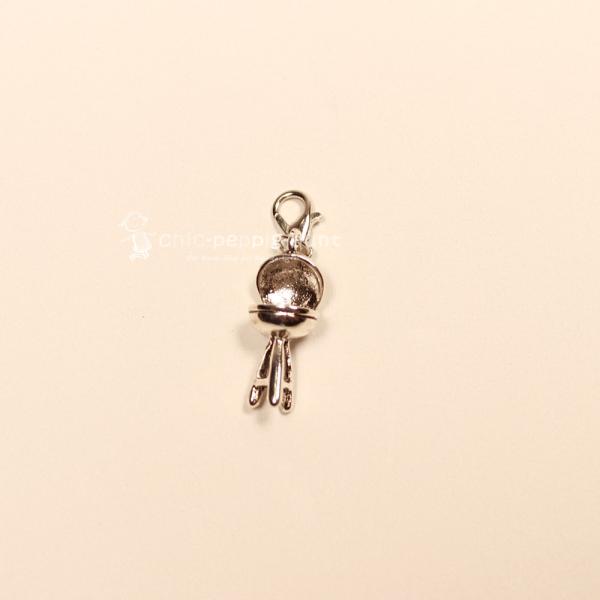 Charmsanhänger Grill BBQ versilbert mit Karabiner, Modeschmuck Sommer handmade chic-peppig-bunt