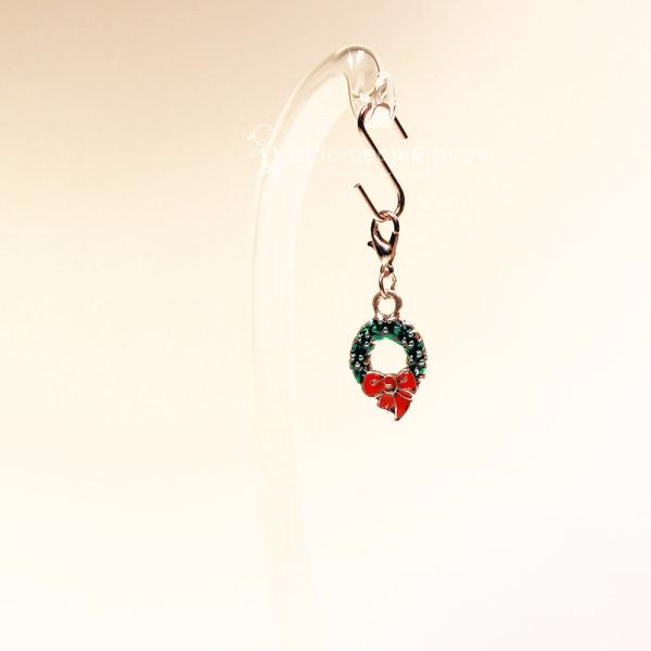 Charmsanhänger Weihnachten Kranz grün versilbert