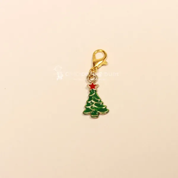 Charmsanhänger Weihnachten Christbaum grün Email vergoldet mit Karabiner, Modeschmuck handmade chic-peppig-bunt