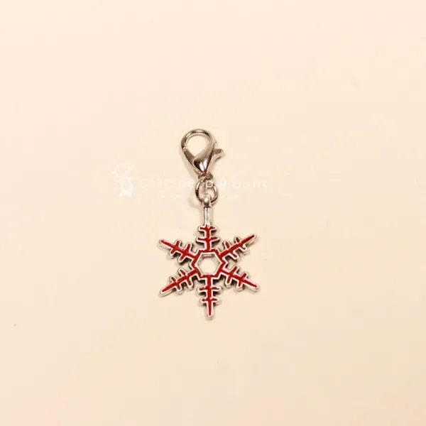 Charmsanhänger Weihnachten Schneeflocke rot emailliert versilbert mit Karabiner, Modeschmuck handmade chic-peppig-bunt