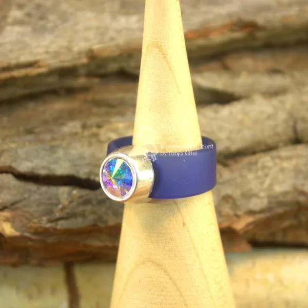 Damenring mit Kautschuk-Band dunkelblau und Swarovski-Stein schmal