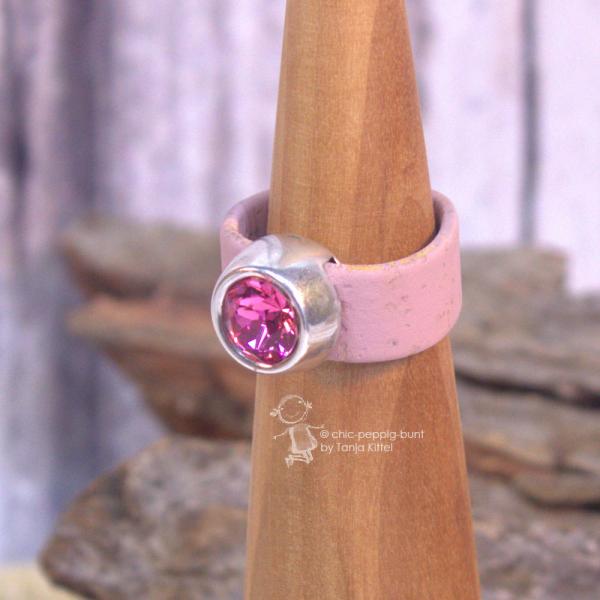 Damenring mit Kork-Band rosa und  pnker Swarovski-Stein breit