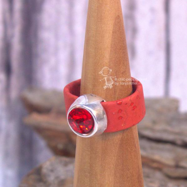 Damenring mit Kork-Band rot und Swarovski-Stein breit