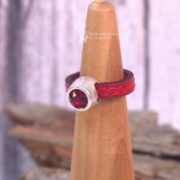 Damenring mit Leder-Band rot und Swarovski-Stein schmal