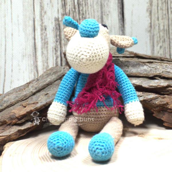 Dekofigur kleiner Elch mit rotem Schal