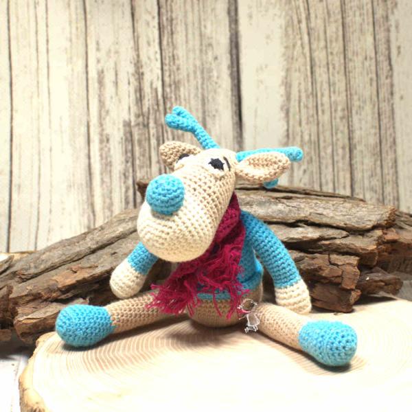 Gehäkelter Elch Stoffpuppe Stofftier Handmade Blau Schal beige 18cm sitzend Dekofigur