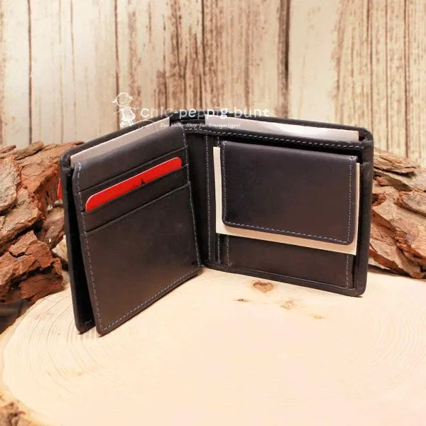 Leder Brieftasche von Watzmann mit Knopfverschluss für das Münzfach.