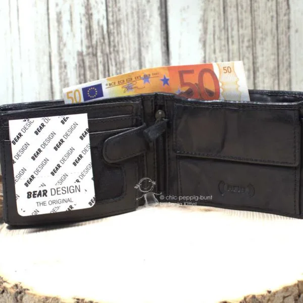 Leder Brieftasche von BEAR mit Knopfverschluss für das Münzfach.
