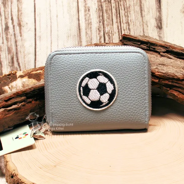 kindergeldbeutel-grau-blau-mit-fussball-motiv-chic-peppig-bunt