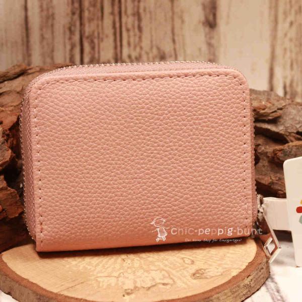 Detailaufnahme des hochwertigen Fohlen-Prints auf dem rosa-braunen Kunstleder-Portemonnaie.