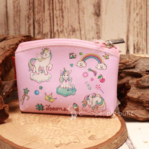 Detailaufnahme der hochwertigen Kunstleder-Oberfläche des Einhorn-Portemonnaies.