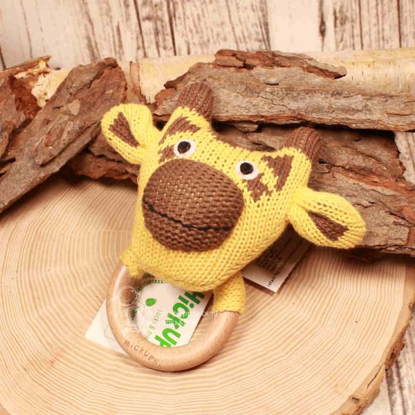 Greifling Giraffe Gelb – Handgestrickter Beißring aus Naturholz - HickUps