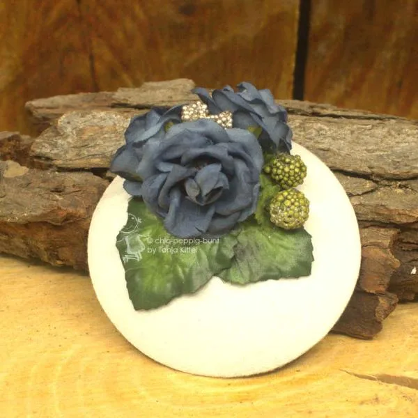 weißes Headpiece mit blauen Rosen