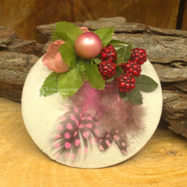 weisser Fascinator mit mit rosa Federn weisser Fascinator mit mit rosa Federn