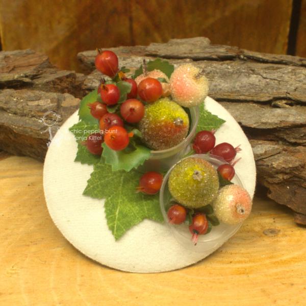 weißer Fascinator mit Obstkorb weißer Fascinator mit Obstkorb