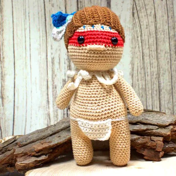 Gehäkelte Indianer Puppe Stoffpuppe Stofftier Handmade Beige Rot Blau 23cm Dekofigur