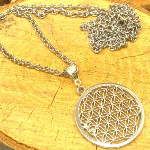 Metallkette mit Anhänger