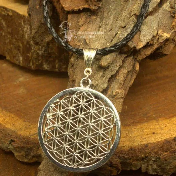 Kette mit Anhänger blume des lebens