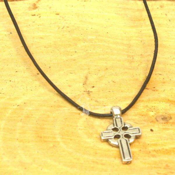 Kette mit Anhänger keltisches Kreuz