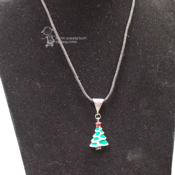 Halskette schwarz mit Weihnachtsbaum emailiert grün weiss