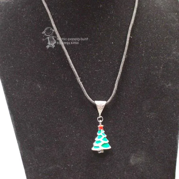 Halskette schwarz mit Weihnachtsbaum emailiert grün weiss - kette weihnachten baum segelseil