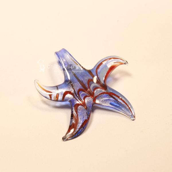 Großer handgefertigter Glasstern-Kettenanhänger in Blau-Weiß marmoriert mit massiver, versilberter Aufhängung.