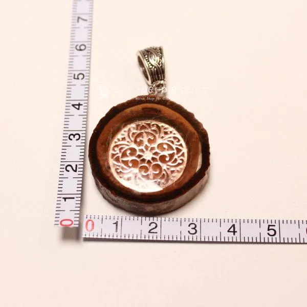 Kettenanhänger Baumscheibe mit Ornament