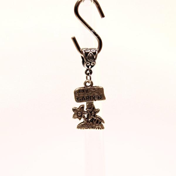 Kettenanhänger „My Garden“ – Silberfarbener Blumen-Schmuckanhänger
