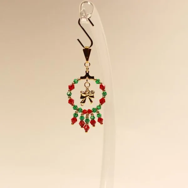 Kettenanhänger vergoldet Weihnachtskranz mit schleife - kettenanhaenger modeschmuck weihnachten kranz perlen rot gruen vergoldet schleife