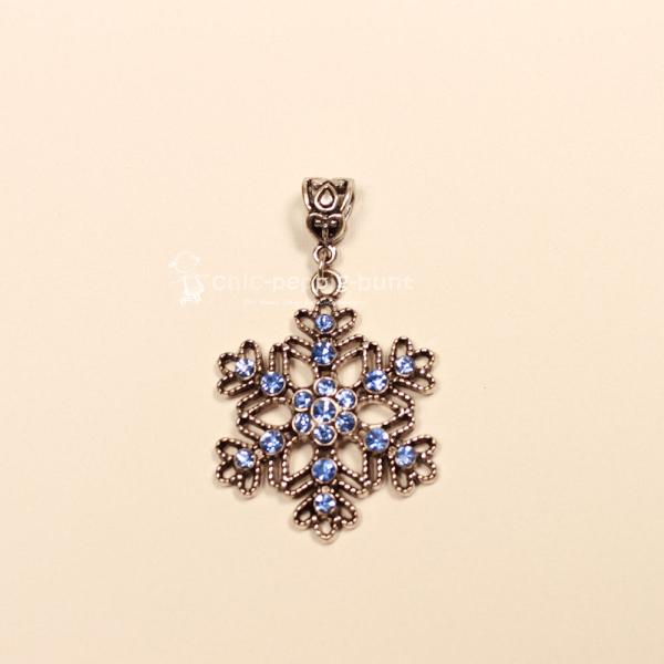 Kettenanhänger Weihnachten Schneeflocke blau Glitzer Strass Steine versilbert, Modeschmuck handmade chic-peppig-bunt