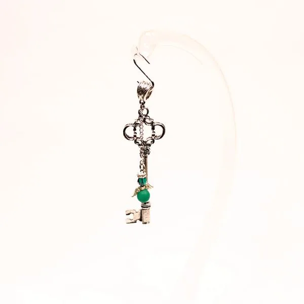 Kettenanhänger Schlüssel mit Schutzengel grün versilbert - kettenanhaenger schluessel engel gruen versilbert strass steine