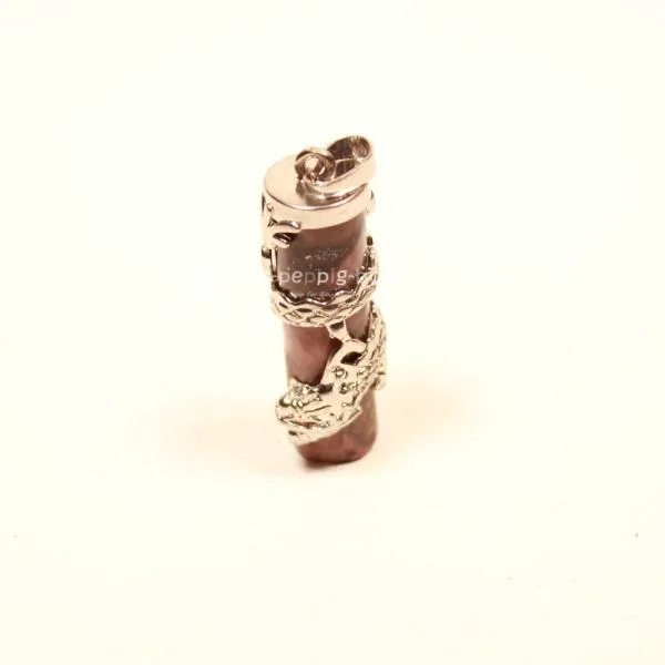 Drachen-Kettenanhänger auf Rosé-Marmor – Versilbertes Unikat - kettenanhaenger stein metall versilbert drache marmor rose