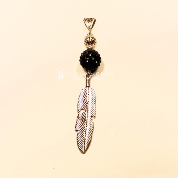 Schmaler Kettenanhänger versilbertes Blatt mit schwarzer Glitzer-Strassperle in filigranem Design.