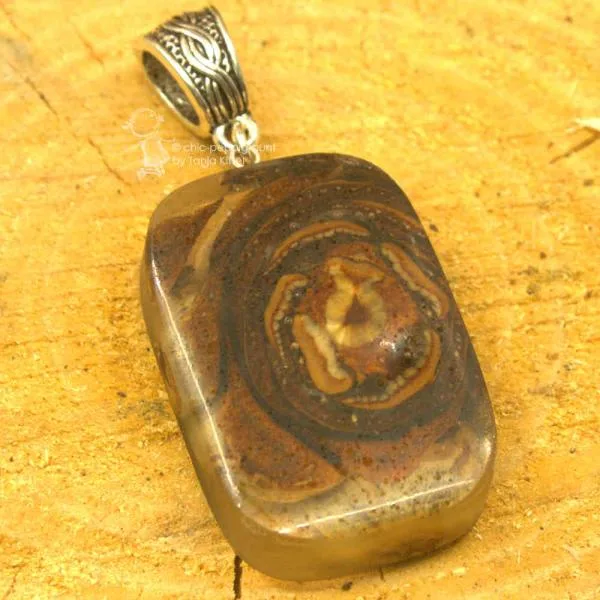 Kettenanhänger aus Epoxidharz