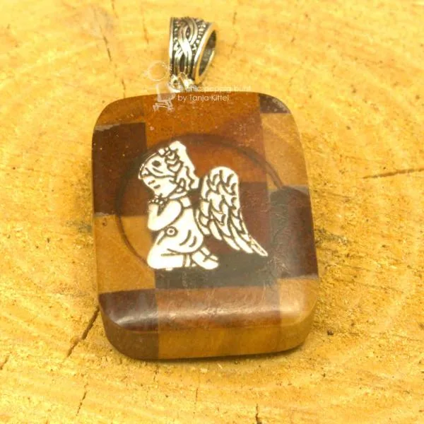 Engel in Epoxidharz gegossen