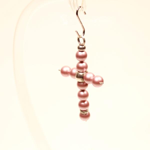 Kreuz Kettenanhänger Altrosa – Versilberter Schmuckanhänger