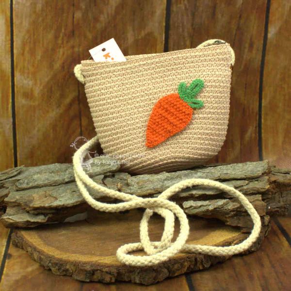 Kinderhandtasche mit kleine Karotte als Motive Kinderhandtasche mit kleine Karotte als Motive