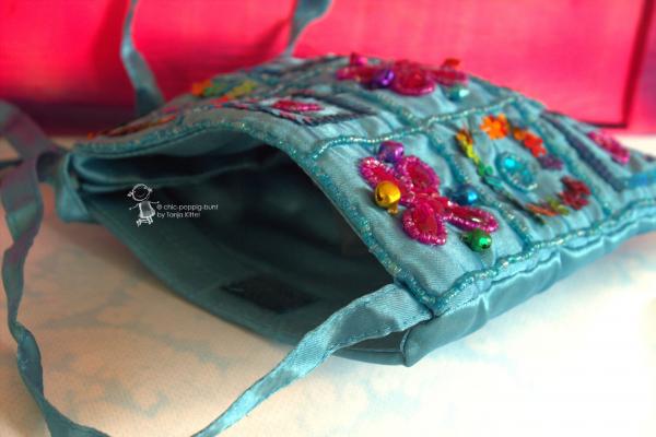 Kinder Handtasche mit aufgenähten Glitzersteinen Kinder Handtasche mit aufgenähten Glitzersteinen