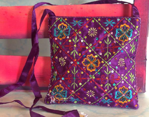 Kinder Handtasche mit aufgenähten Glitzersteinen Kinder Handtasche mit aufgenähten Glitzersteinen