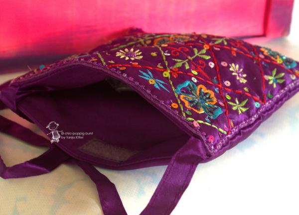Kinder Handtasche mit aufgenähten Glitzersteinen Kinder Handtasche mit aufgenähten Glitzersteinen