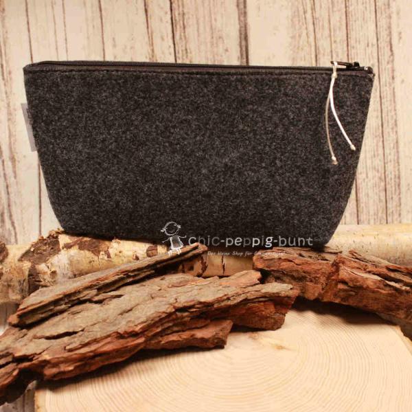 Stabiler Reißverschluss der weidräwöl Utensilientasche mit Fokus auf die präzise Handnaht.