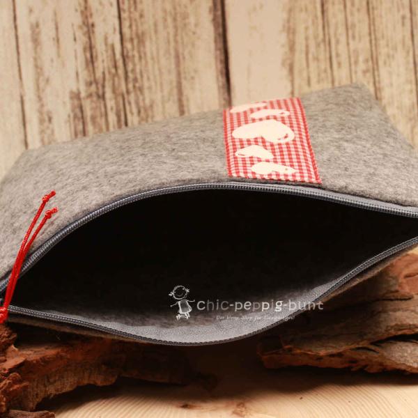 Filz-Kosmetiktasche 24x12 cm von weidräwöl auf einem hellen Hintergrund.