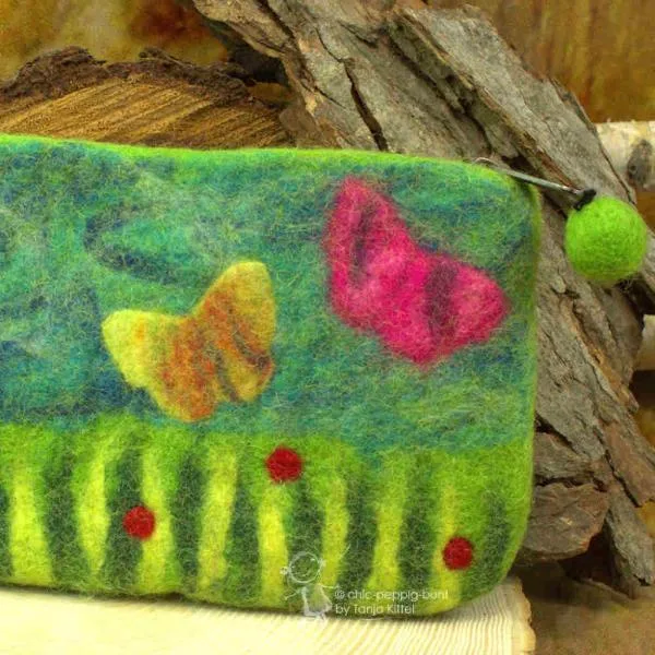 Mäppchen filz in grün mit Schmetterling Motiv