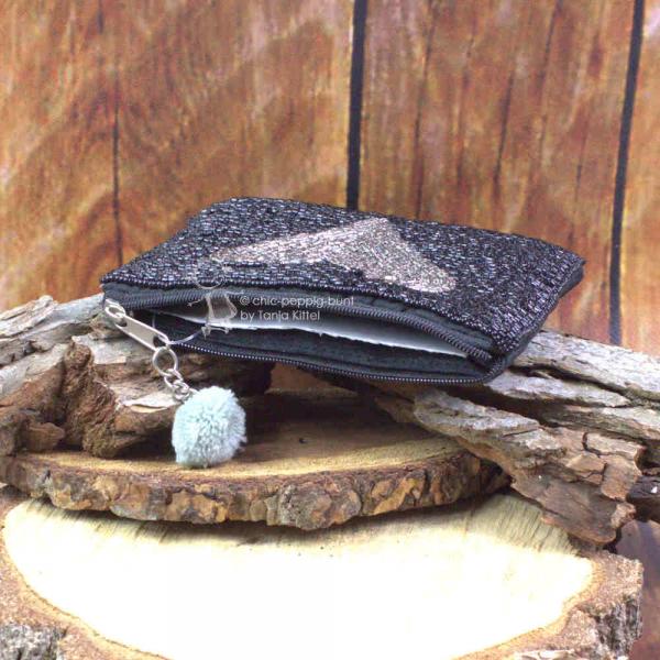 schwarzes Mäppchen mit glitzer Perlen bestickt schwarzes Mäppchen mit glitzer Perlen bestickt