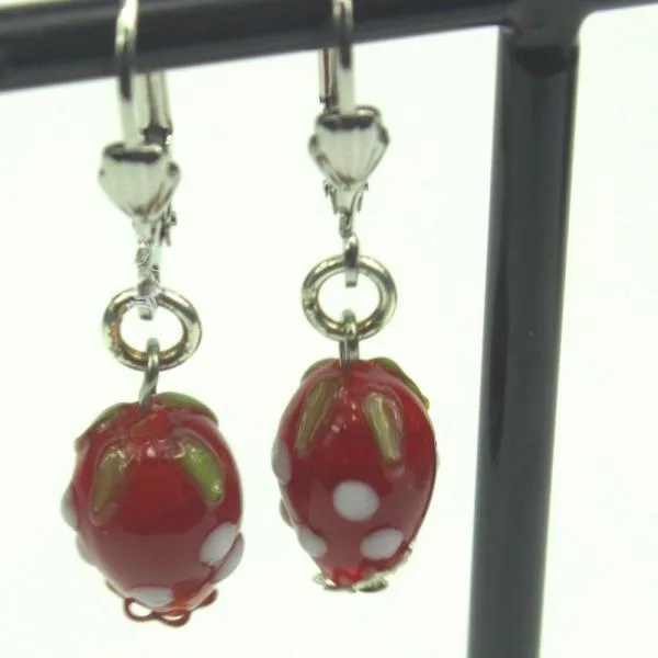 Ohrringe als Hänger mit Erdbeeren