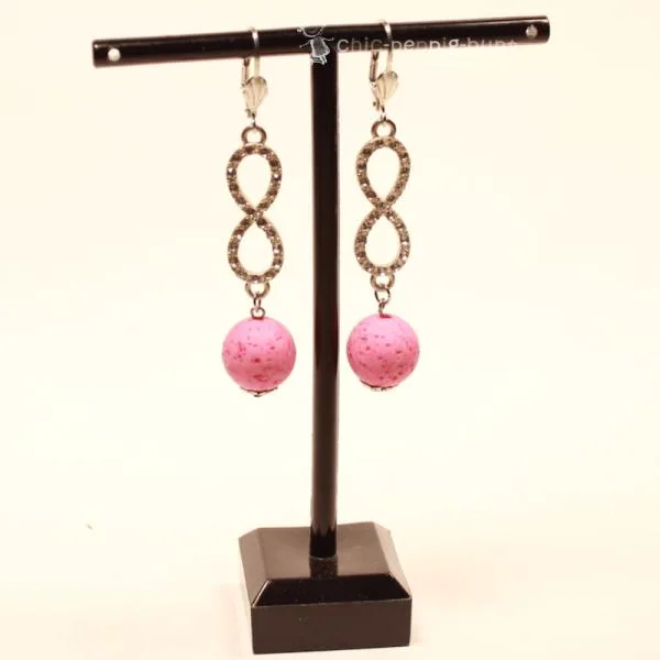 Unendlichkeits-Ohrhänger mit rosa Korkperle & Strass - ohringe klappbrisur perle rosa unendlicheit strass haenger