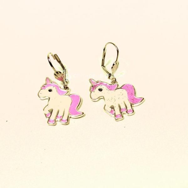 Kleine versilberte Einhorn-Ohrringe für Kinder, weiß und pink emailliert, mit sicherer Klappbrisur von chic-peppig-bunt.