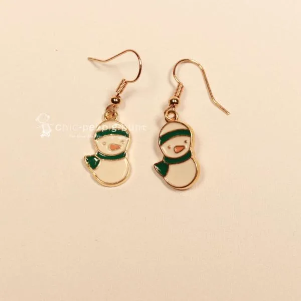 Ohrringe Weihnachten Schneemann weiß vergoldet emailliert, Modeschmuck mit Fischhaken, handmade chic-peppig-bunt