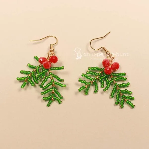 Ohrringe Weihnachten Mini-Perlen aufgefädelt als Zweig, vergoldeter Modeschmuck, handmade chic-peppig-bunt